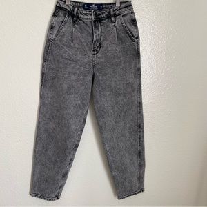 Hollister Ultra High Rise Mom Jean Size 24